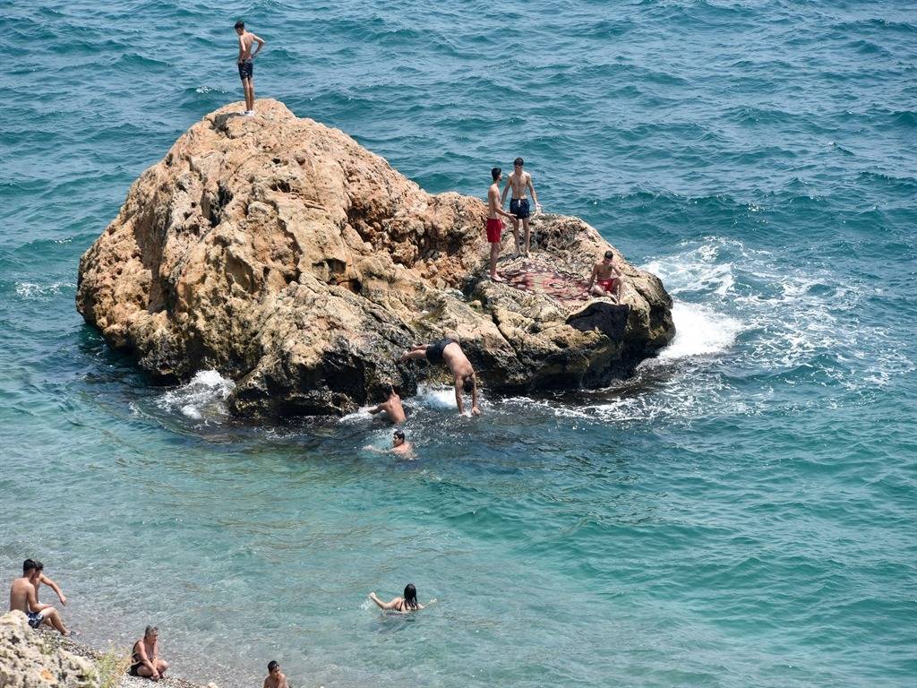 Bu şehirde herkes böyle geziyor: Başka türlü imkanı yok 4
